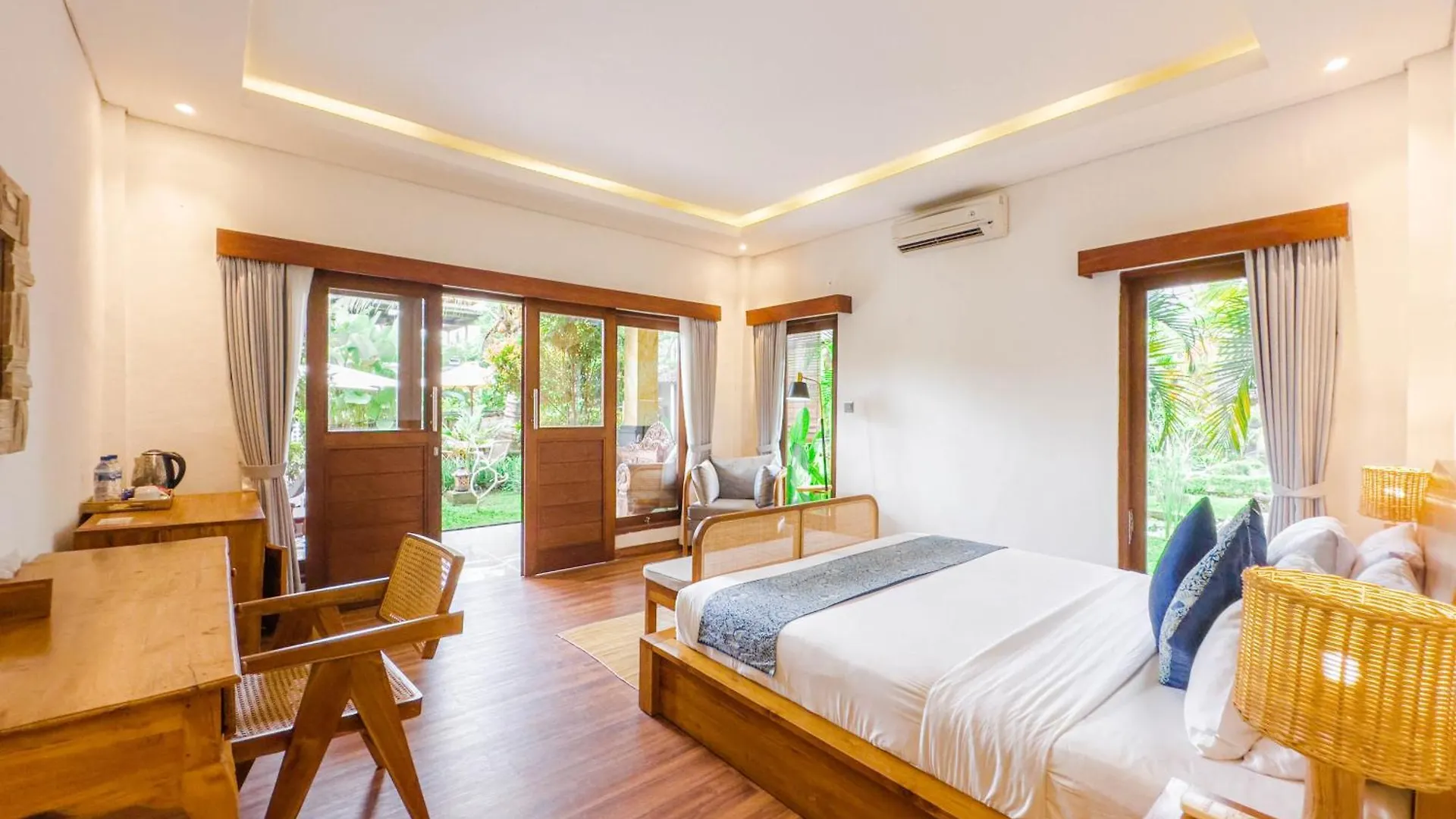 Отель Ubud Shanti Rice Field House By Supala